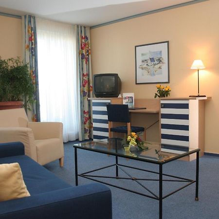 Hotel & Restaurant Seebruecke Цингст Екстериор снимка