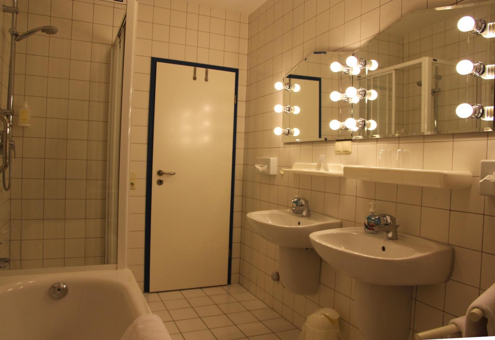 Hotel & Restaurant Seebruecke Цингст Екстериор снимка